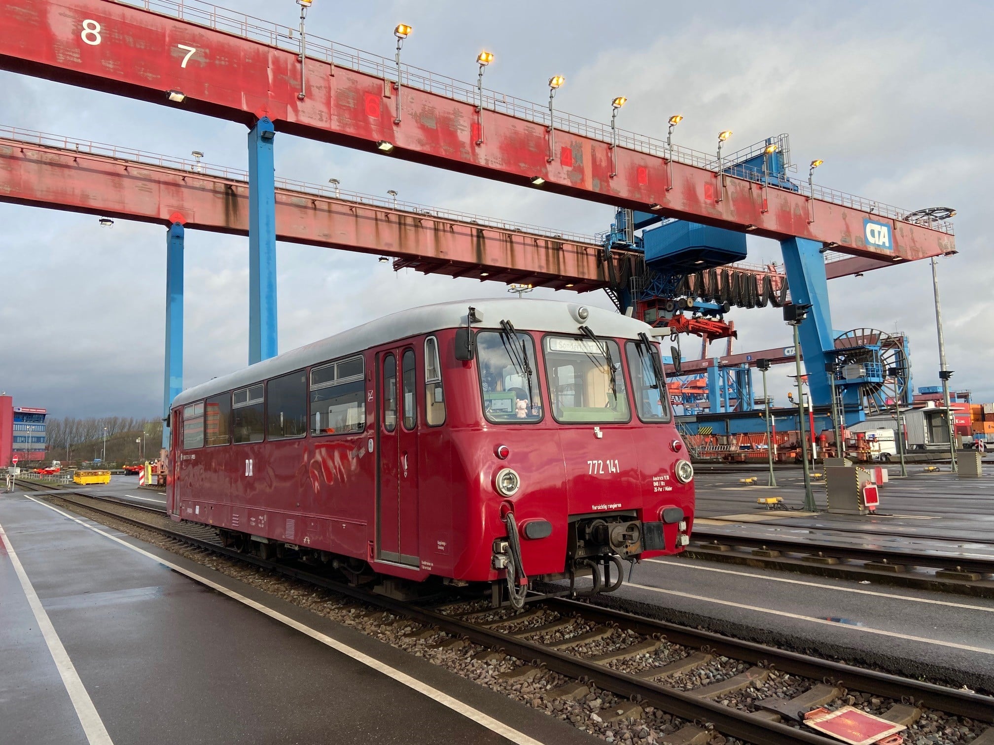 METRANS Rundfahrten auf der Hamburger Hafenbahn mit einer historischen Ferkeltaxe