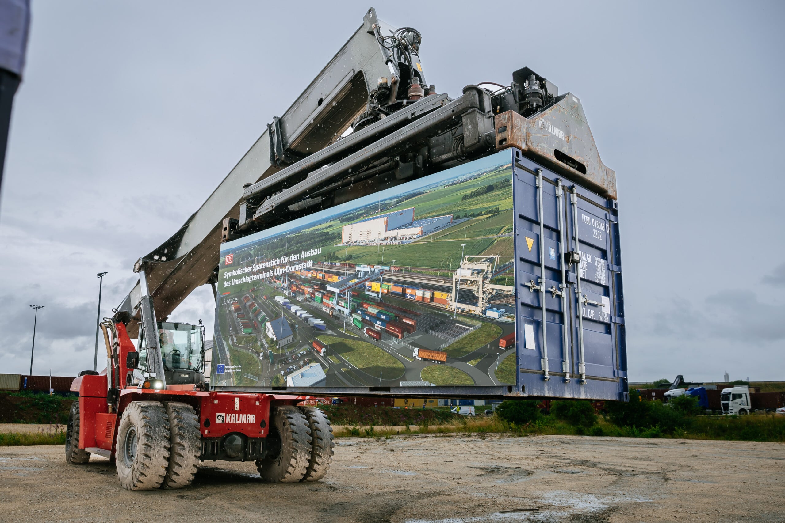 Baggerballett im Umschlagterminal Dornstadt: Baustellenbesichtigung am 20. September