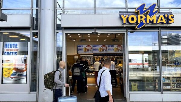 YORMA’S sagt Danke: Einen Tag lang Gratis-Kaffee zum Tag der Schiene